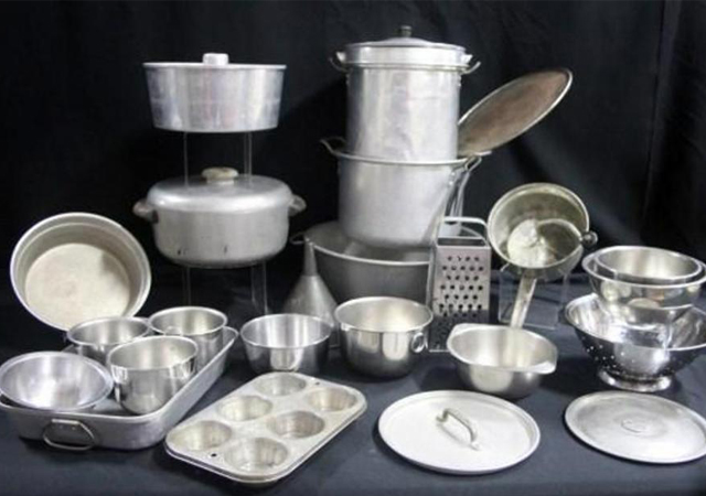 Roasting Pans , Mixing Bowls , Strainers